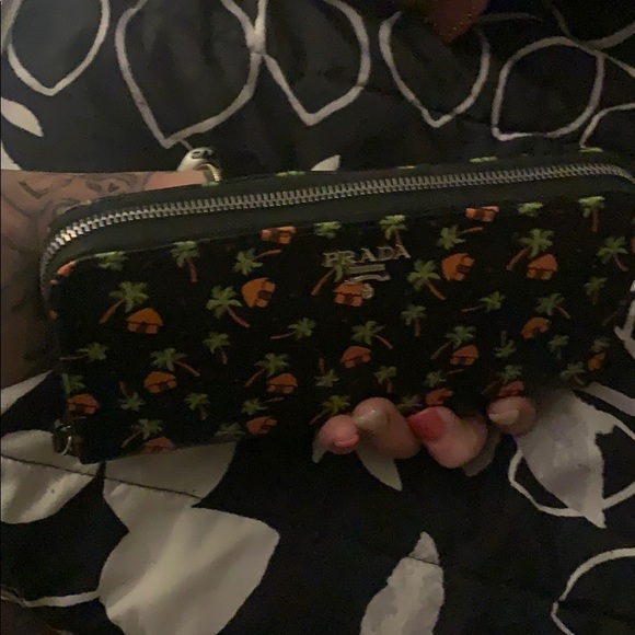 Prada wallet - Picture 2 of 4